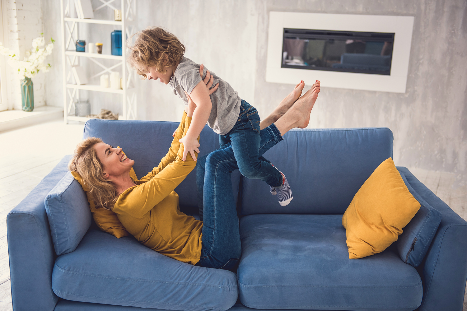 Famille sur un canapé